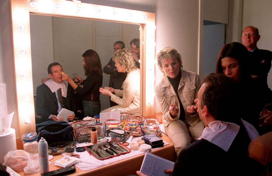 En 2002 pour le magazine "Quand je serai Président", elle interviewe François Bayrou en pleine séance de maquillage.