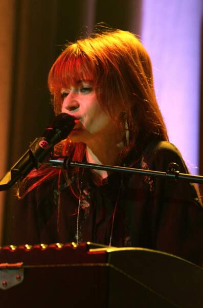 En 2007, elle chante pour la campagne Unicef Together.