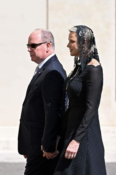 Le prince Albert II de Monacoet la princesse Charlene prêts à rencontrer le pape François