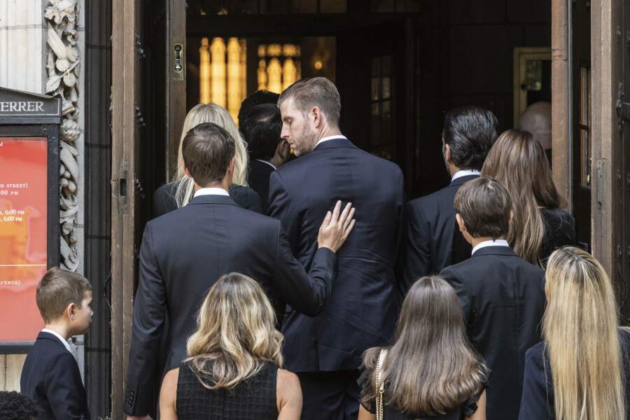 Jared Kushner a tenu à soutenir Eric Trump aux funérailles.