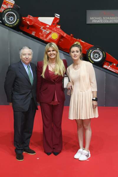 Jean Todt pose avec Corinna et Gina Maria Schumacher.