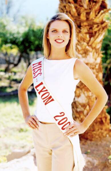En mai 2001, Sylvie Tellier a remporté le titre de Miss Lyon à l'âge de 23 ans