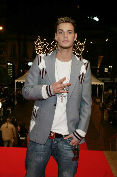En 2005 aux NRJ Music Awards, il démarre une carrière solo