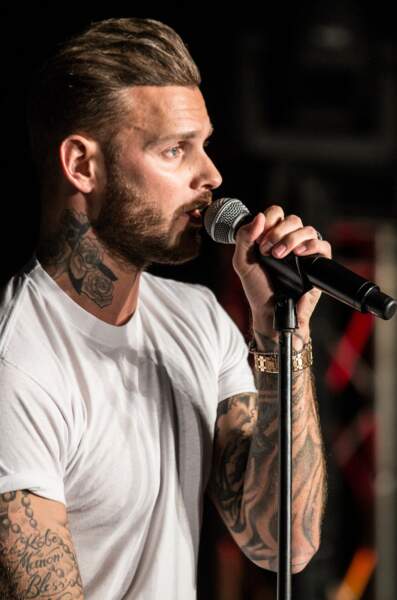 Armé de nouveaux tatouages, M Pokora remporte un nouveau prix aux NRJ Music Awards 2014