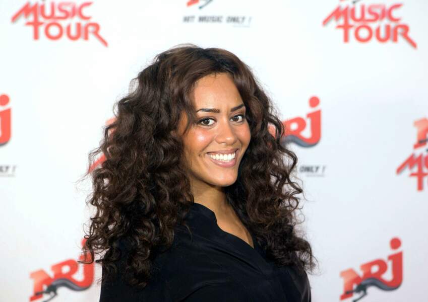 Amel Bent et ses sublimes boucles sont au NRJ Music Tour au Palais des Sports à Lyon en 2013