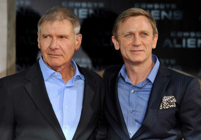 Avec Daniel Craig en 2011 lors de l'avant-première du film Cowboys et Envahisseurs.
La petite boucle d'oreille lui va bien ou pas ? 