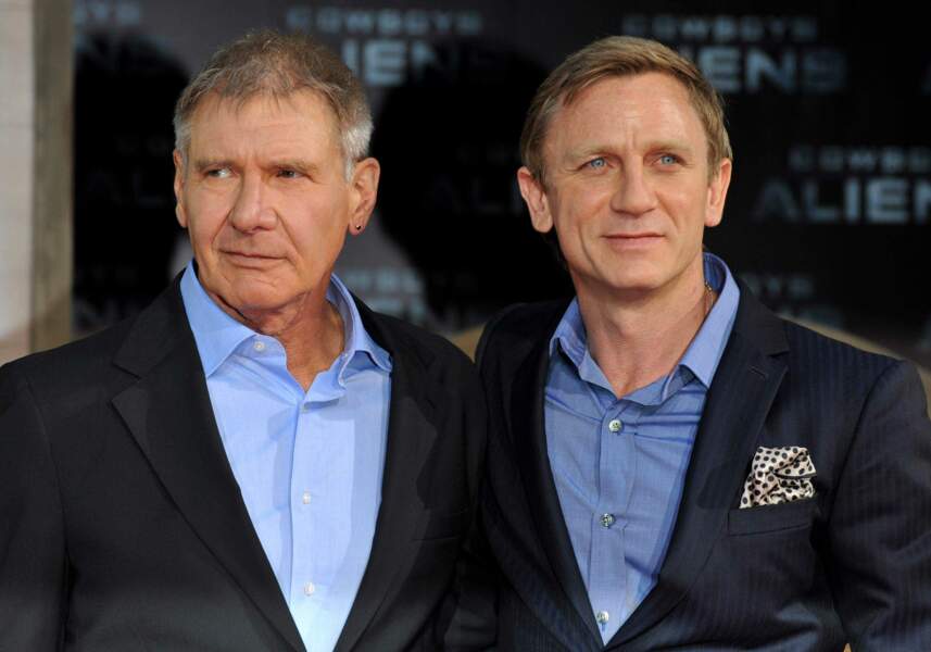 Avec Daniel Craig en 2011 lors de l'avant-première du film Cowboys et Envahisseurs.
La petite boucle d'oreille lui va bien ou pas ? 