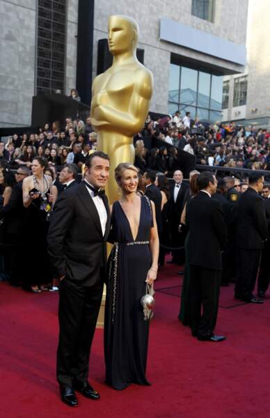Aux Oscars, son mari recevra le prix du meilleur acteur masculin, sous les yeux de sa femme resplendissante en robe noire