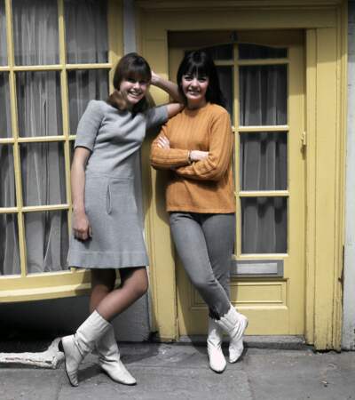 En 1966, elle forme le duo Pat & Olivia et sort son 1er single. 