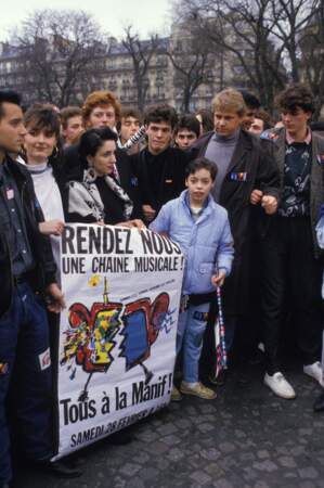 Lors d'une manifestation contre la fermeture de TV6 en 1987. Auprès de Jean-Luc on reconnait Childéric, Marc Lavoine...