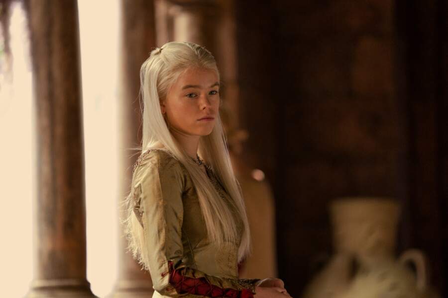 La jeune princesse Rhaenyra Targaryen est jouée par Milly Alcock
