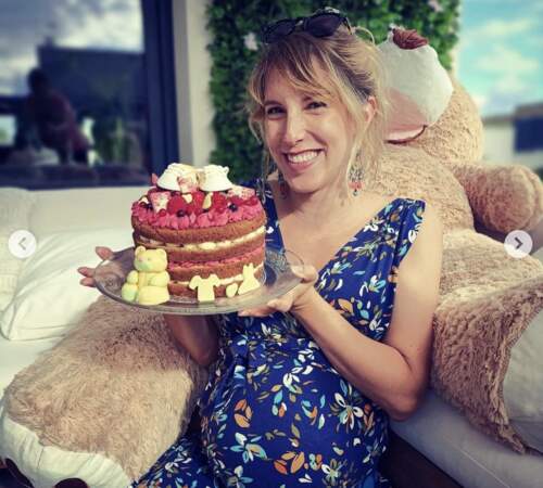Et Léa François célébrait sa baby-shower avec un joli gâteau.