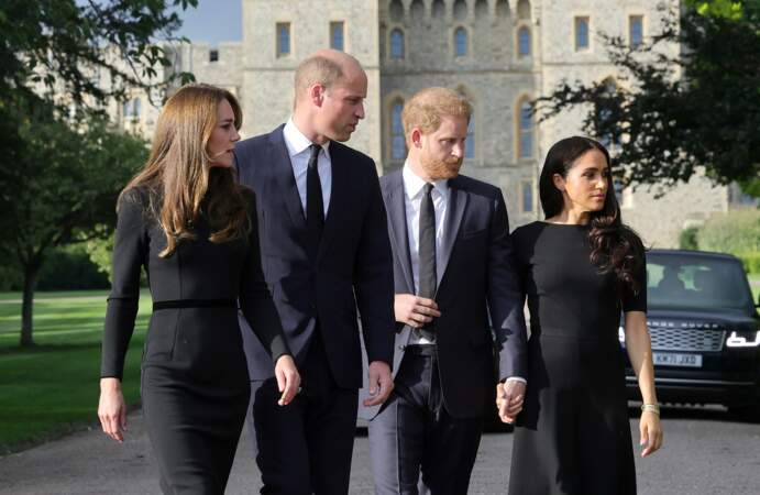 Kate Middleton, le prince William, Meghan Markle et le prince Harry réunis devant le château de Windsor, samedi 10 septembre.