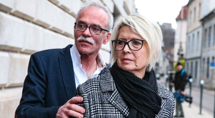Les parents d'Alexia, Isabelle et Jean Pierre Fouillot quittent la conférence de presse avec leurs avocats en 2018.