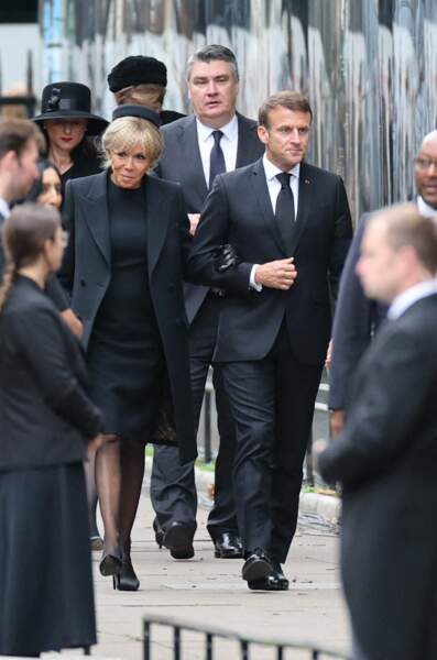 Le président de la République française et sa femme assistent à l'enterrement
