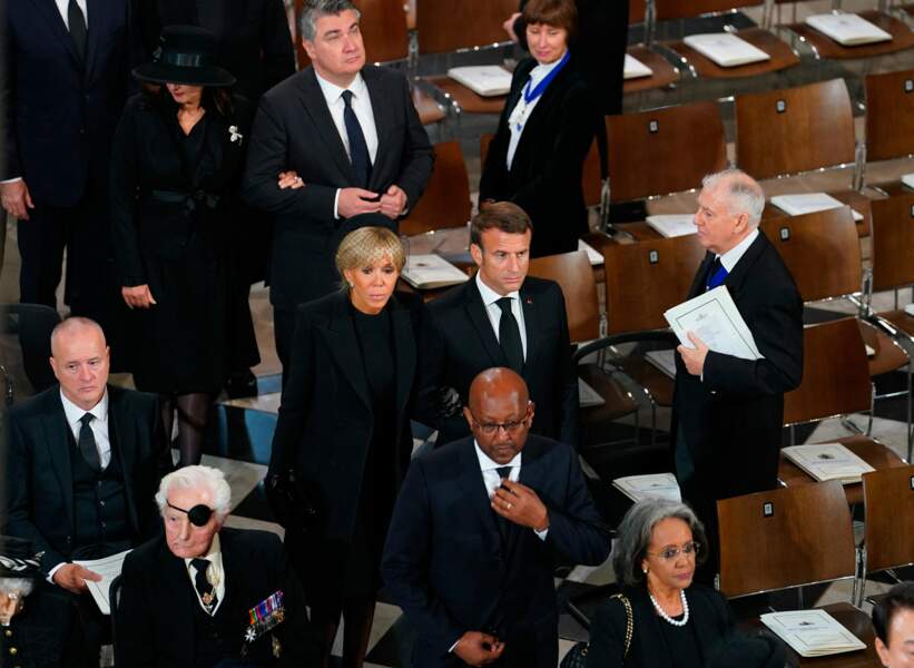 Emmanuel et Brigitte Macron se sont rendus à Londres pour rendre un dernier hommage à la reine Elizabeth II