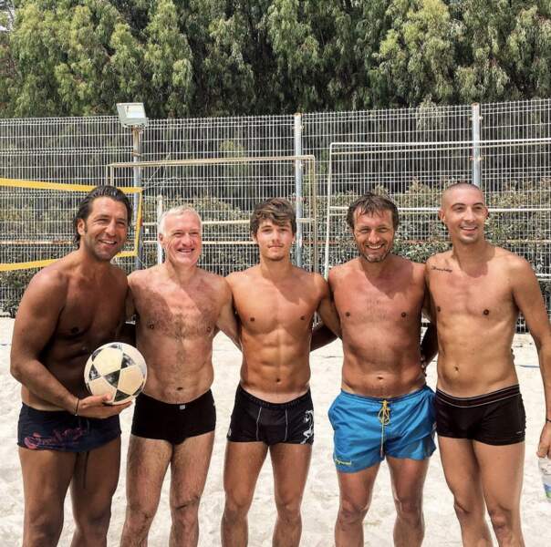 Didier Deschamps, son fils Dylan et trois amis affutés pour leur partie de beach-soccer