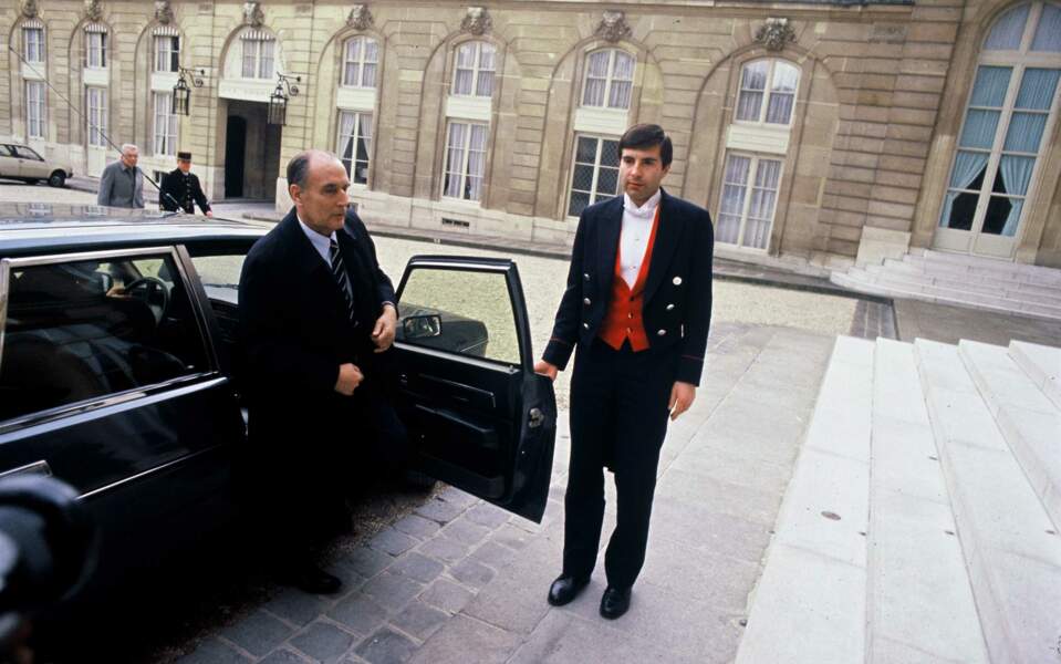 En 1995, le président de la République est à bord d'une Renault Safrane.