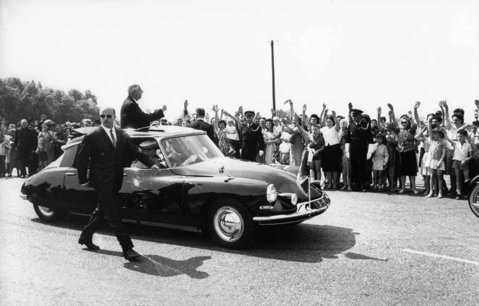 Après son élection, le gouvernement lui commande une Citroën DS 19.