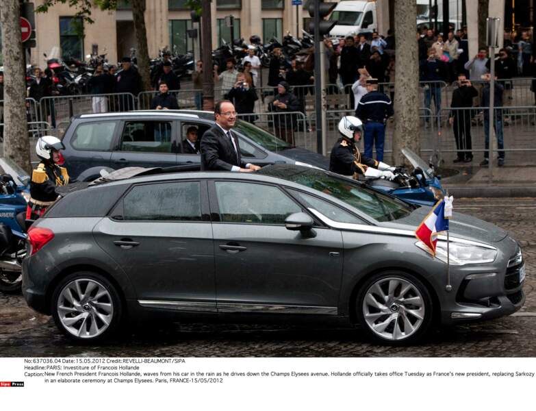 Le jour de son investiture le 15 mai 2012, François Hollande utilise une Citroën DS5 HYbrid4.