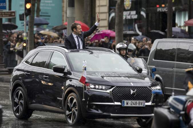 Le président de la République Emmanuel Macron utilise la DS7 Crossback le jour de son investiture en 2017.