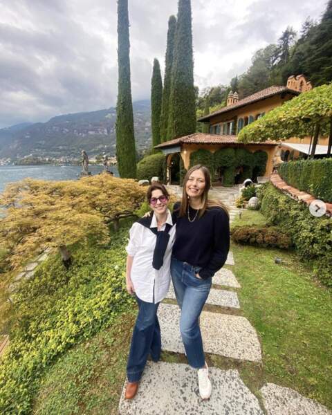 Saviez-vous qu'Anne Hathaway et Maria Sharapova étaient copines ? Les voici au Lac de Côme.