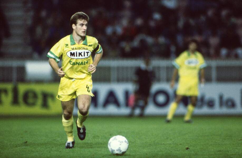 ... Après avoir fait ses débuts sous le maillot du FC Nantes (1985-1989)