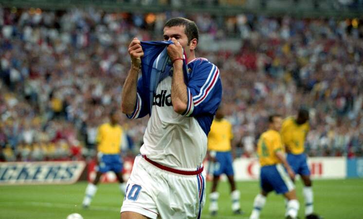 En 1998, Zinédine Zidane et les Bleus marquaient l'histoire en remportant la Coupe du monde à la maison !