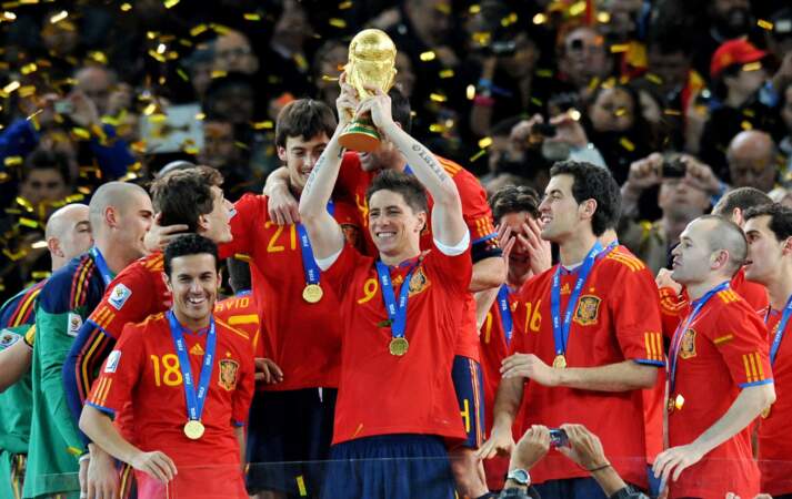 En 2010, la dream team espagnole emmenée notamment par Xavi et Iniesta remporte la première Coupe du monde de son histoire