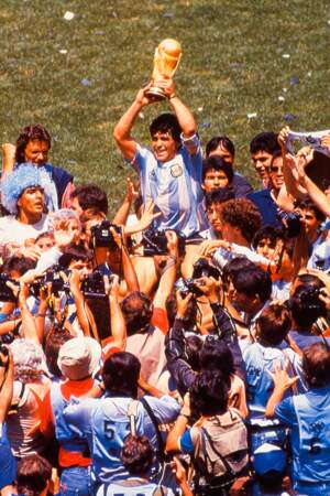 Portée par un immense Diego Maradona, l'Argentine remporte le trophée pour la seconde fois en 1986