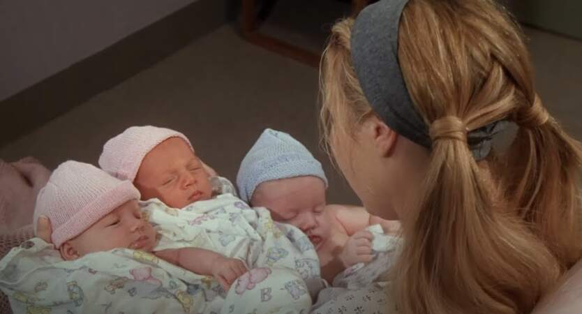 Phoebe a accepté d’être mère porteuse pour son demi-frère Frank Jr. (joué par Giovanni Ribisi) : voici donc Franck Jr. Jr., Chand­ler et Leslie, un garçon et deux filles.