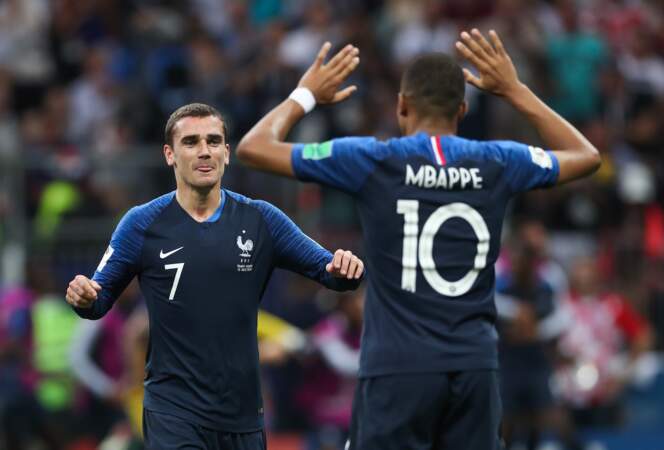 Griezmann et Mbappé, avec le maillot une étoile, remportent la Coupe du monde 2018
