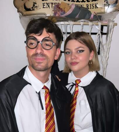 Louane et Florian Rossi ont opté pour l'univers d'Harry Potter en se déguisant en Harry et Hermione. 100 points pour Gryffondor !
