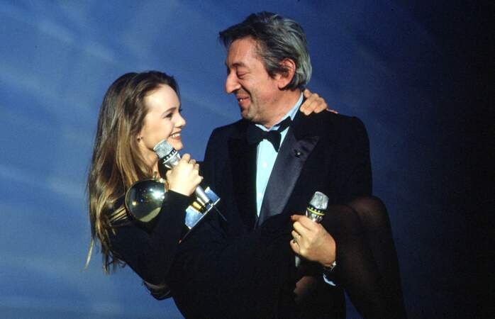 La même année, elle reçoit une Victoire de la Musique et rencontre Serge Gainsbourg, qui écrira son deuxième album Variations sur le même t'aime