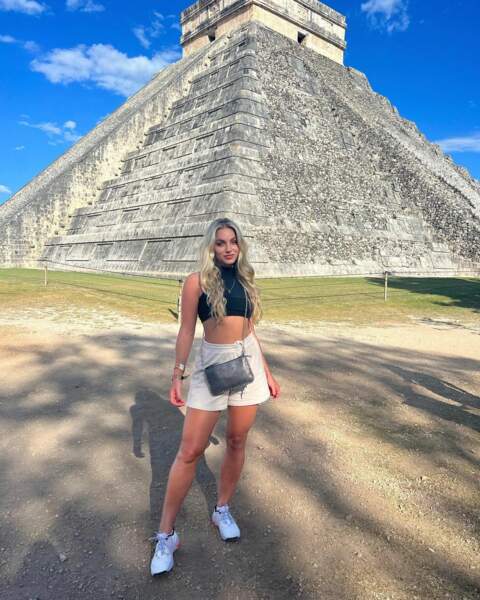Elle est partie en vacances pour visiter des temples Maya