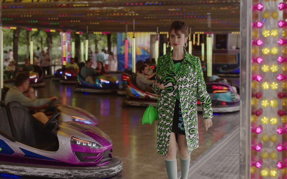 Manteau:
Miu Miu Resort 2015 Collection

Sac:
Manette Bag Fluo by Visore X

Jupe:
Printed Skirt by Emanuel Ungaro

Chaussures:
Loafers by Louis Vuitton

Chaussettes:
Velvet Knee Socks in Pistachio by Simone Wild
