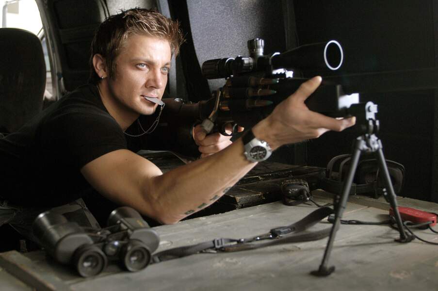En 2003, Jeremy Renner est remarqué dans le rôle du méchant Clark Johnson dans le film S.W.A.T Unité d'élite, en compagnie de Colin Farrell.