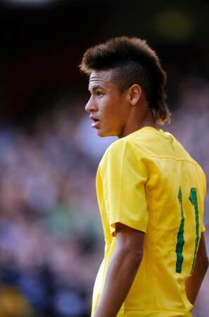 Il fait sensation sur le terrain lors du match opposant le Brésil à l'Ecosse en 2011