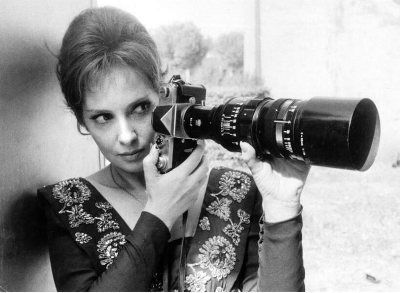 Gina Lollobrigida, passionnée par la photographie, fera de cet art une activité professionnelle après avoir interrompu sa carrière d'actrice en 1973. Ici à Paris en 1962