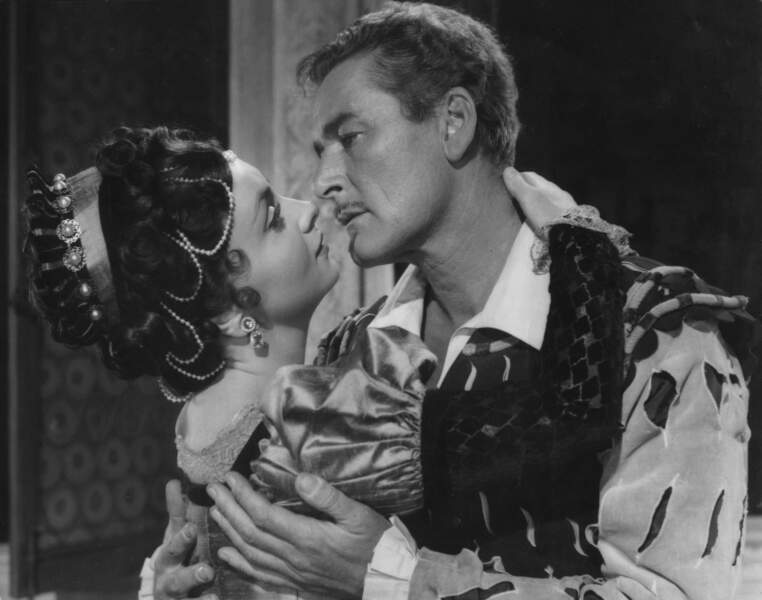 Gina Lollobrigida et Errol Flynn dans Le maître de Don Juan (Milton Krims, 1952).