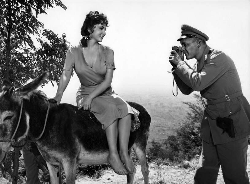 Gina Lollobrigida et Roberto Risso dans Pain, amour et fantaisie de Luigi Comencini en 1953.