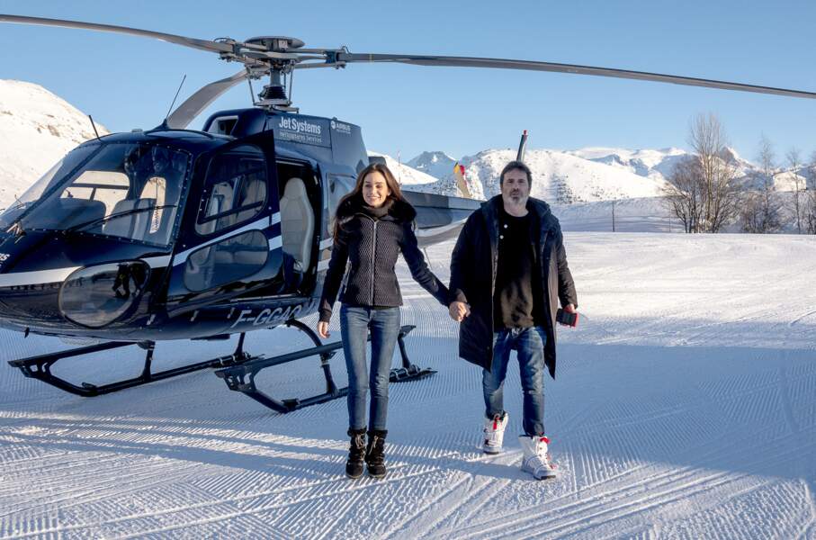 Le sculpteur Richard Orlinski et sa compagne la comédienne Elisa Bachir Bey sont arrivés en hélicoptère au festival de l'Alpe d'Huez