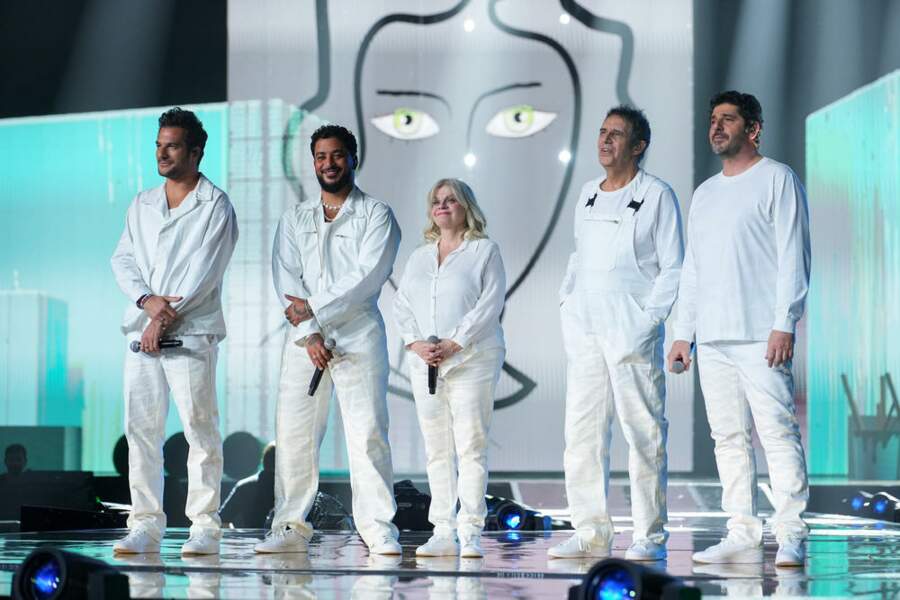 Amir, Slimane, Isabelle Nanty, Julien Clerc et Patrick Fiori tout de blanc vêtus