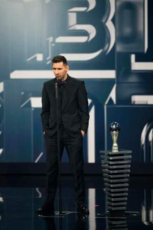 Lionel Messi reçoit le prix du Meilleur footballeur masculin