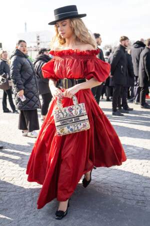 Rose Bertram lors de son arrivée au défilé Dior à Paris, le mardi 28 février 2023