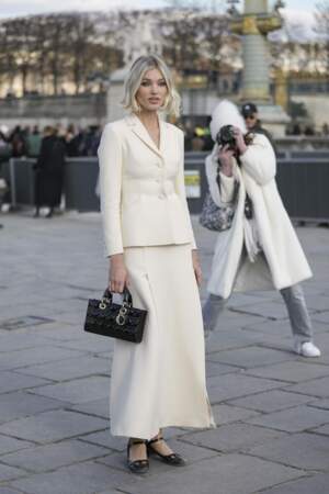 Elsa Hosk lors de son arrivée au défilé Dior à Paris, le mardi 28 février 2023