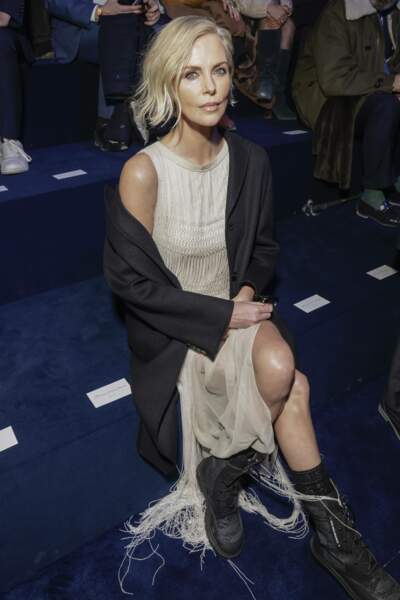 Charlize Theron au premier rang du défilé Dior à Paris, mardi 28 février 2023