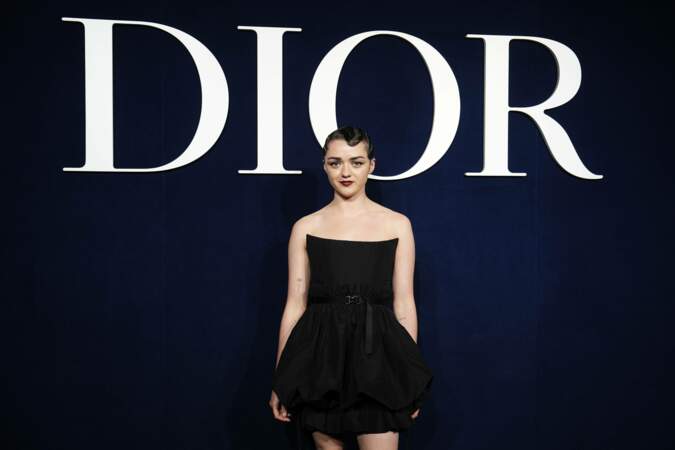 Maisie Williams lors du défilé Dior qui s'est tenu à Paris le mardi 28 février 2023