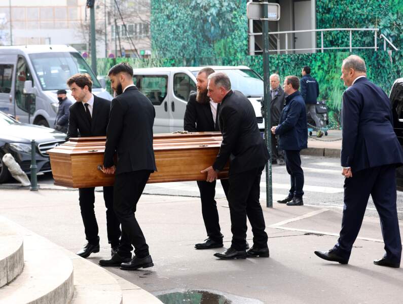 Ce 9 mars avaient lieu les obsèques de Pal Sarkozy, à l'église Saint-Jean-Baptiste de Neuilly-sur-Seine.