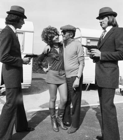 Marion Game, entourée par le réalisateur Michel Audiard et Gérard Depardieu, pour le film "Le cri du cormoran le soir au dessus des jonques" (1971)
